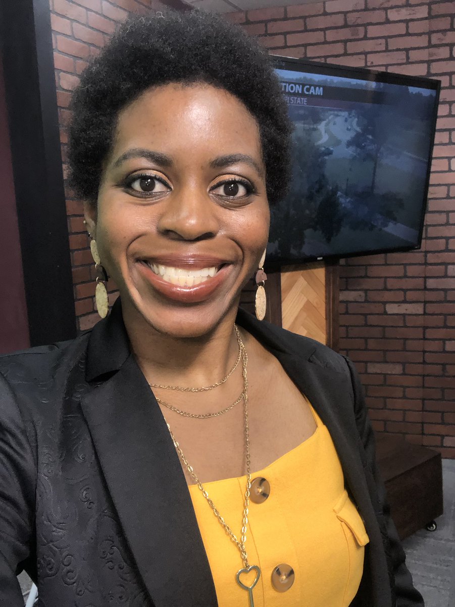 AshleyReneeWx's tweet photo. Tuesdays in the lab ☀️. #practicum3 #HailState🐶 #studentmeteorologist #blackingeoscience #naturalhair https://t.co/CmKRGM15yu