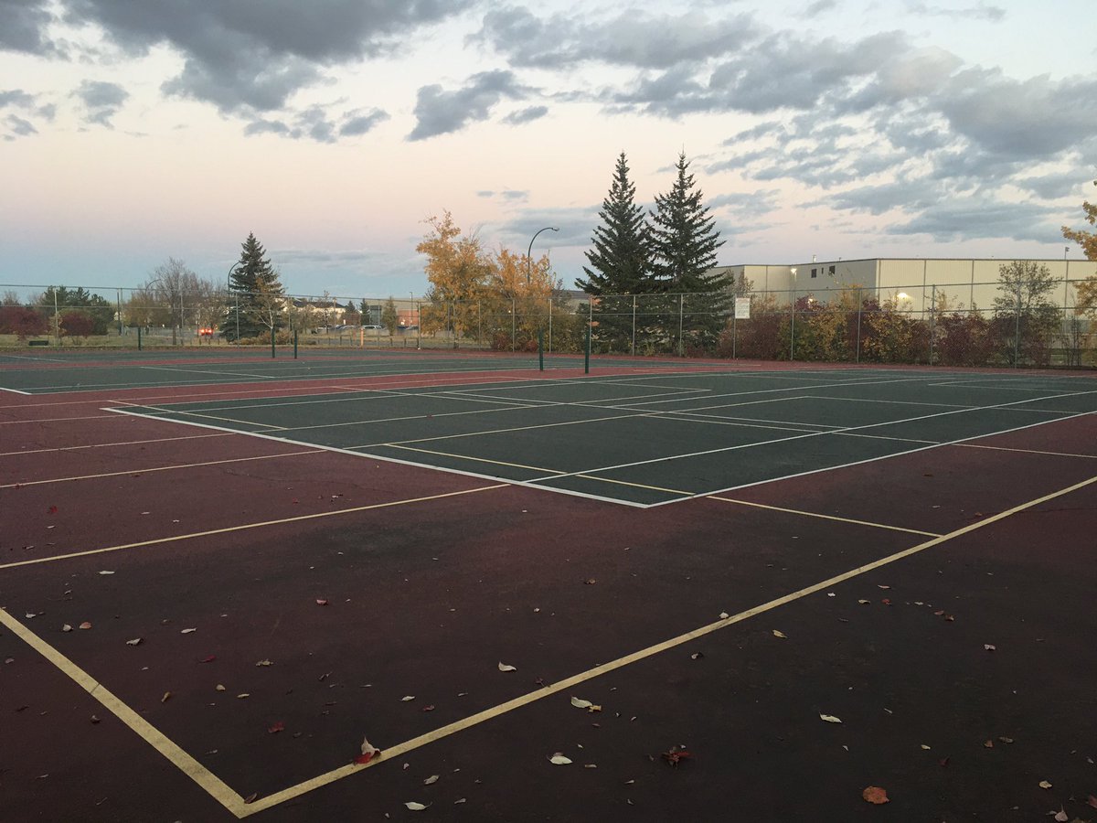 Blechmikov's tweet photo. Seriously already shut down? @cityofsaskatoon let’s make a plan going forward to keep the tennis nets up and the courts open for as long as possible, not some date penciled in a calendar from 30 years ago. Sound good?? @JohnBerzolla @MarkPea2010 https://t.co/FoXIWqkYtt