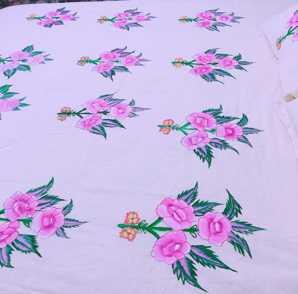 New Rose Design Fabric Painting.Subscribe our YouTube Channel-Fabric Art Gallery for more.

#fabric#fabricpainting #FabricArtGallery #painting #fabricdesign #new #flowers #floraldesign #floral #twitter #youtube #homedecor #bedsheet #painting #bedsheetdesign #handpainted