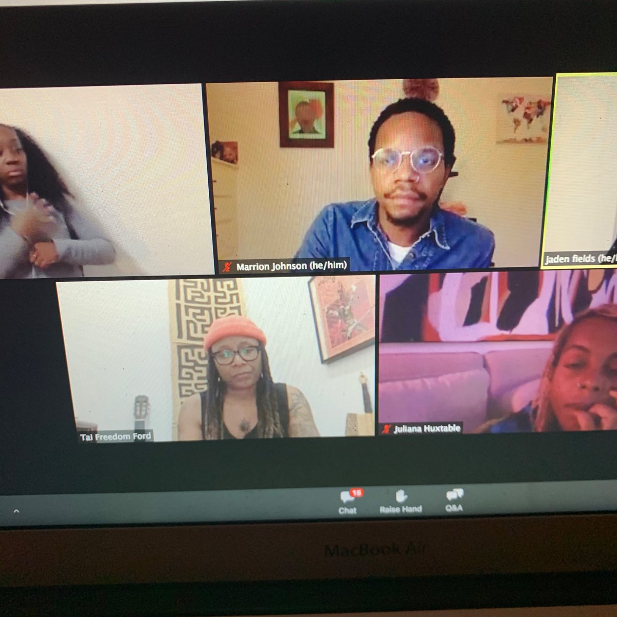 brownroundboi's tweet image. &quot;Fuck being studied. Fuck being polished. Do you &amp;amp; speak to your people... So you know, fuck the MFAS. You&apos;ve got the pen and paper. That&apos;s why I&apos;m a writer, I was too poor for anything else.&quot; 

-- #taifreedomford @LambdaLiterary 

#BlackAesthetic #lambdalitfest #QueerBlackJoy