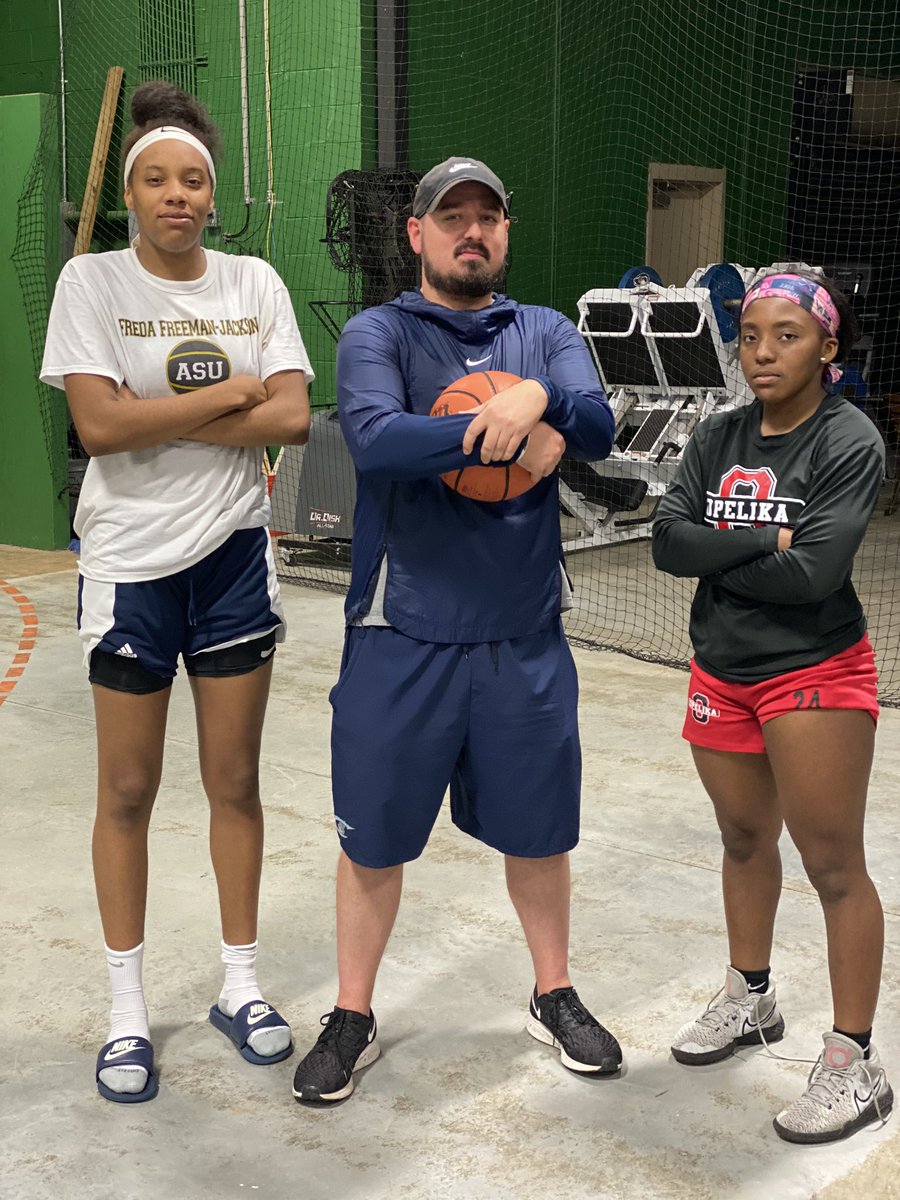 Inspired_Hoops's tweet photo. Want to say thanks to Chipola Junior College for stopping in tonight to check these two out for their workout 💪🏼 #wegetscholarships #GiveHope #ImpactLives #BeatTheOdds 👈🏽 #MyMissionStatement https://t.co/w9xGUmaITG