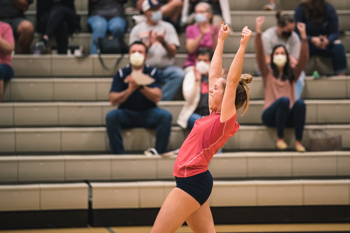 pinolaphoto's tweet photo. I have been waiting since March for some sports emotion. Here are and emotional #4faves from the @HHSRaidersVball win against West Lafayette tonight. https://t.co/4SYLvIgi9R