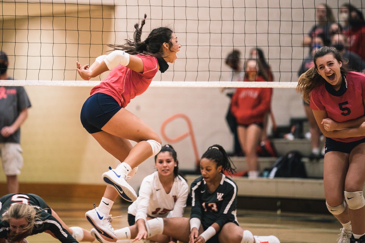 pinolaphoto's tweet photo. I have been waiting since March for some sports emotion. Here are and emotional #4faves from the @HHSRaidersVball win against West Lafayette tonight. https://t.co/4SYLvIgi9R
