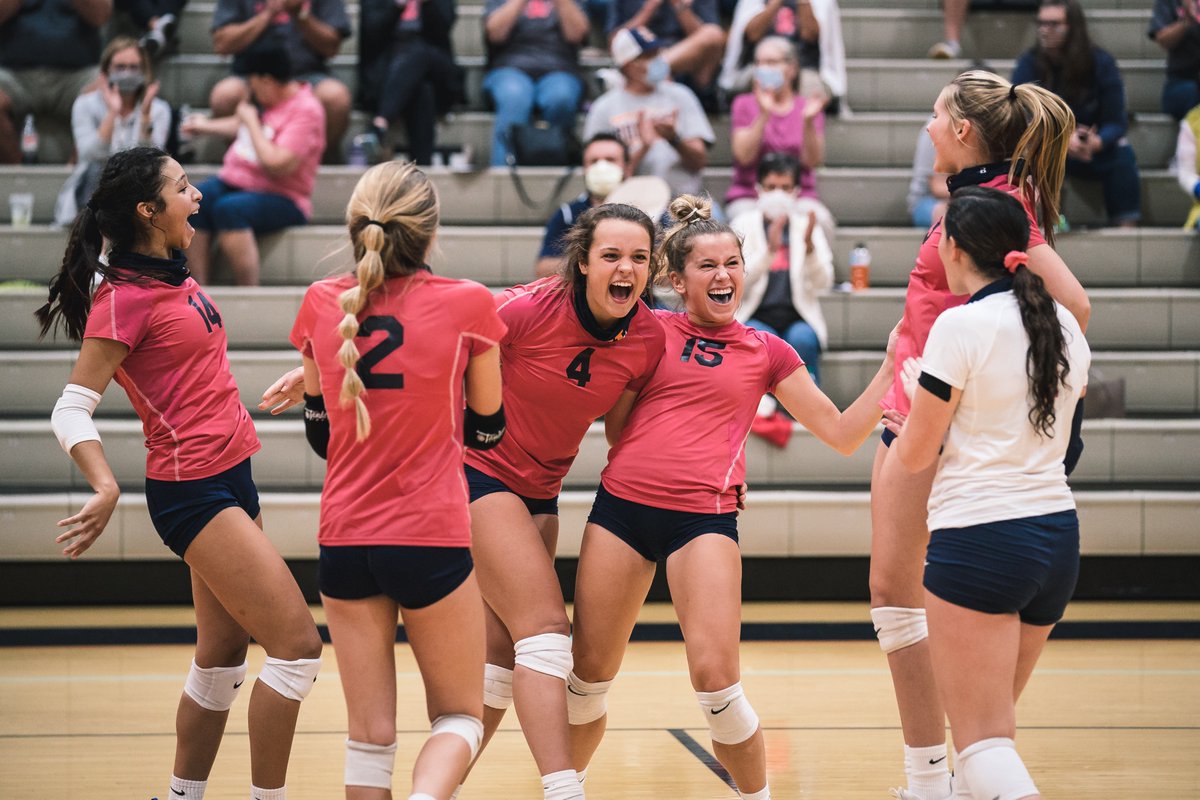 pinolaphoto's tweet photo. Another #4faves from some of the emotion from a 5 set win tonight for @HHSRaidersVball over West Lafayette. https://t.co/jA1Fh5AvWX