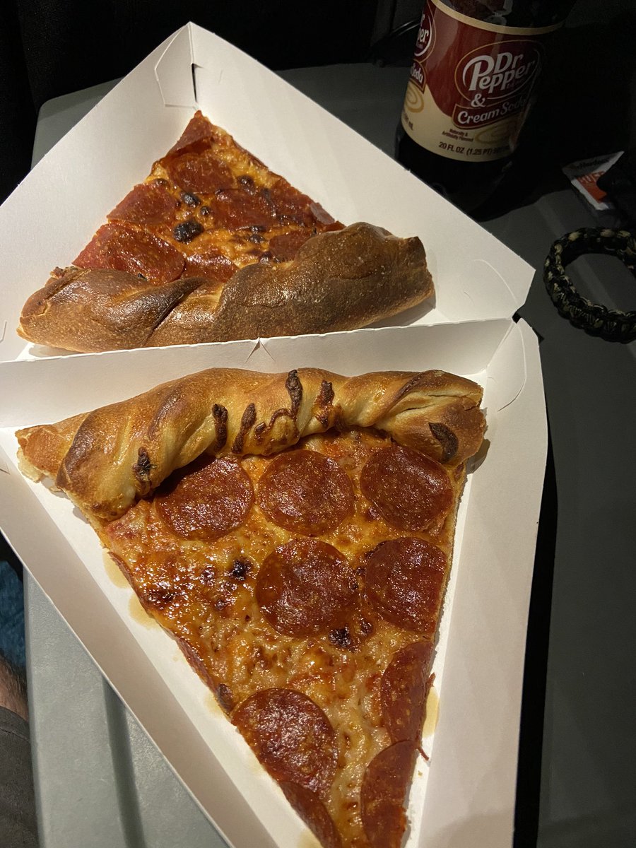 FanOfRadio's tweet image. Some @PilotFlyingJ pizza and a new @BigOandDukes in Salome, AZ. #LLTH