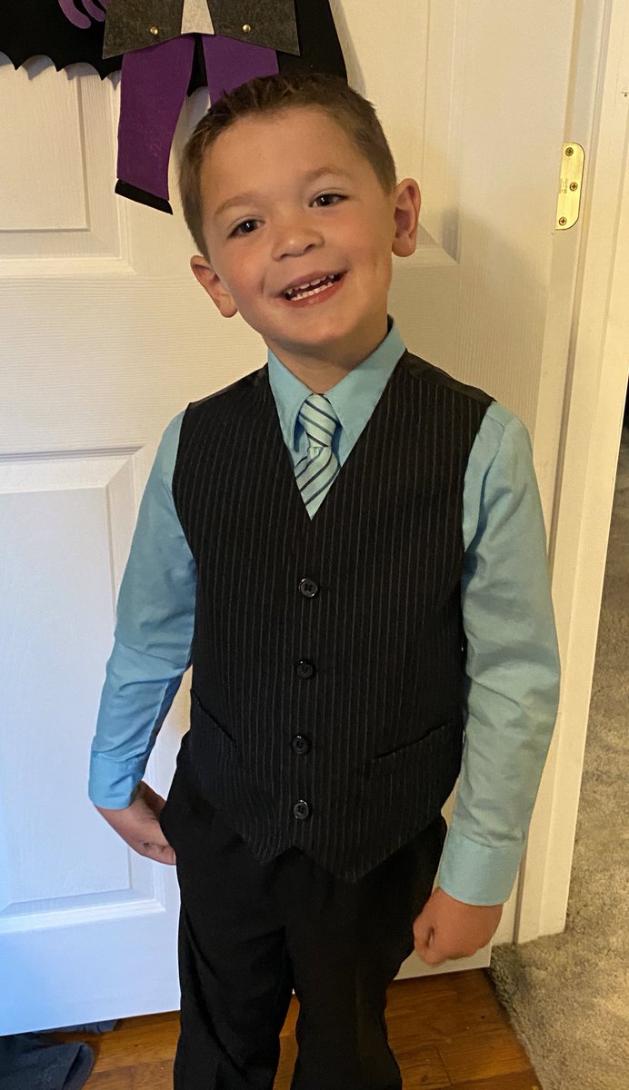 christinakwebb's tweet photo. I give you the cutest kid ever! #landynforpresident #dimples #pictureday https://t.co/PmraUMRGzd