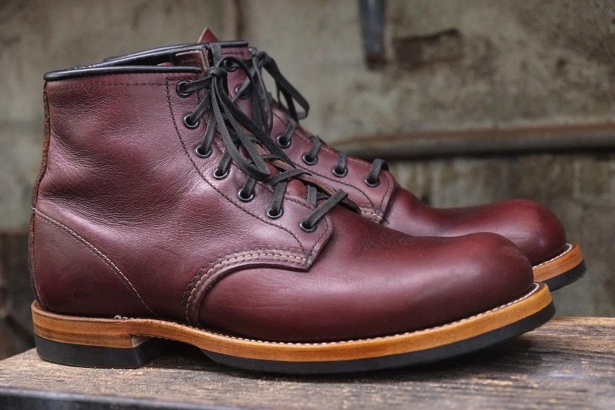 RoleClub's tweet photo. Redwing 9011 resole. RC halfsoles and heels. Low block heel. Natural edge finish. #RCredwing #redwing #redwing9011 #bootrepair #redwingboots #redwing https://t.co/BYtHC42Vbt