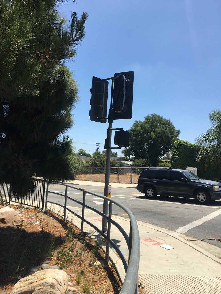 Crews will resume work on the traffic signal at the intersection of Main St. &amp; Edgewood Rd., Wednesday, Oct. 7 from 9 a.m. to 3 p.m. Check out octa.net/i5centralmap to find closures related to this activity. #i5improvements