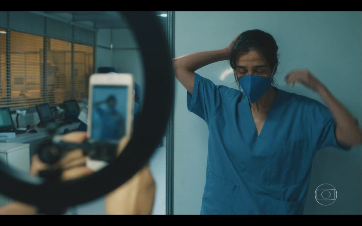 ZAMENZA's tweet photo. "Só falta você pra foto do crachá."

QUE IMAGEM!!!!!!!! QUE CENA!!!!!!MARJORIE ESTIANO, O EMMY É SEU!!!!! #SobPressao #SobPressaoPlantaoCovid https://t.co/gjrO8Ebp9i