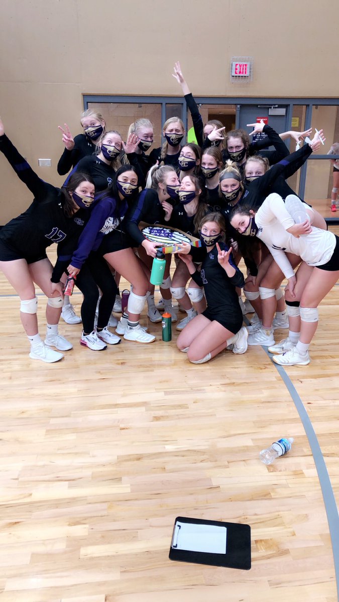 ehrkemc's tweet photo. Happy 15th birthday to our very own,

🏐🍪🏐 HaEdYn HoOs 🏐🍪🏐

Thanks for being YOU, and making us laugh and enjoy life.

🎈🎉🎈🎉🎉🎈🎉🎈🎉🎈🎉🎈🎉 https://t.co/JVqNZcVPRR
