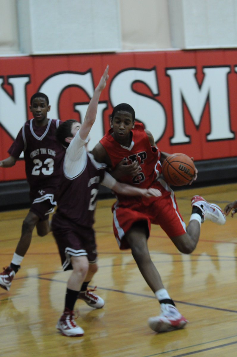 ChicagoSaas's tweet photo. @Followthe_LAW Hopefully Torrence will be playing with you in the NBA soon.  Here’s another photo I took that game.  IJP vs CK were always battles. https://t.co/bmV1A6YGfR