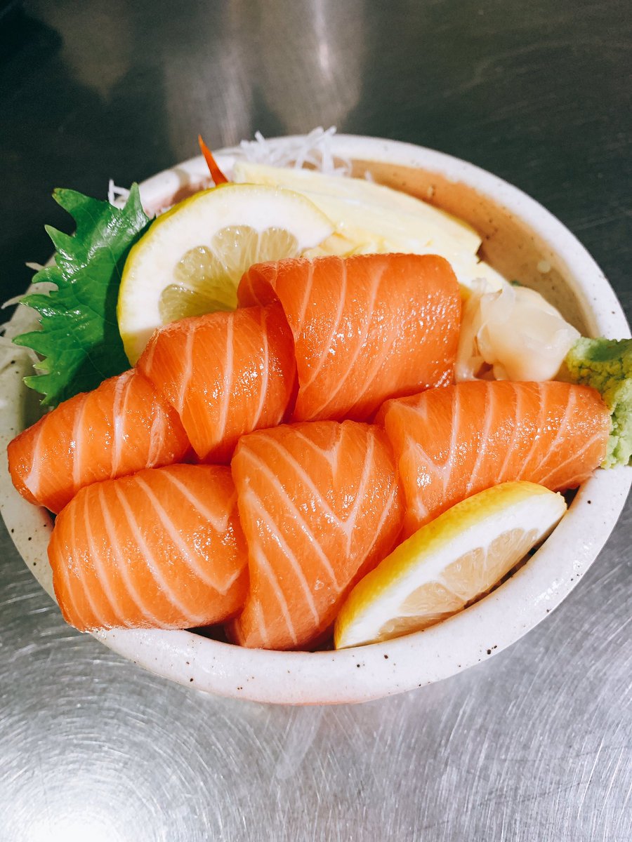 #salmonsashimibowl #coldsoba #greensalad ・ ・ ・ #ebisujapanesetavern #littletokyo #losangeles #japaneserestaurant #japanesefood #foodie #foodporn #eeeeeatla #takeout #delivery #instafood #outsideseating #patio