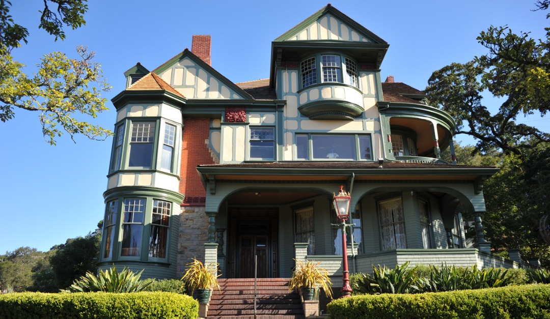 ThoLe's tweet photo. 4 Defining Features of Victorian-Style Homes https://t.co/tyNRvpCKcr https://t.co/gFRWlwRa8y