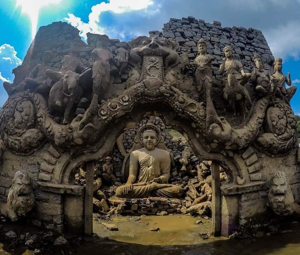 sripadmakirthi's tweet photo. किसी ने साजिश तो जरूर की होगी वरना हिंदुस्तान सिर्फ ताजमहल से शुरू होकर लाल किले तक खत्म नही होता। #ArrihantRishi https://t.co/Vnfg4gFoKD