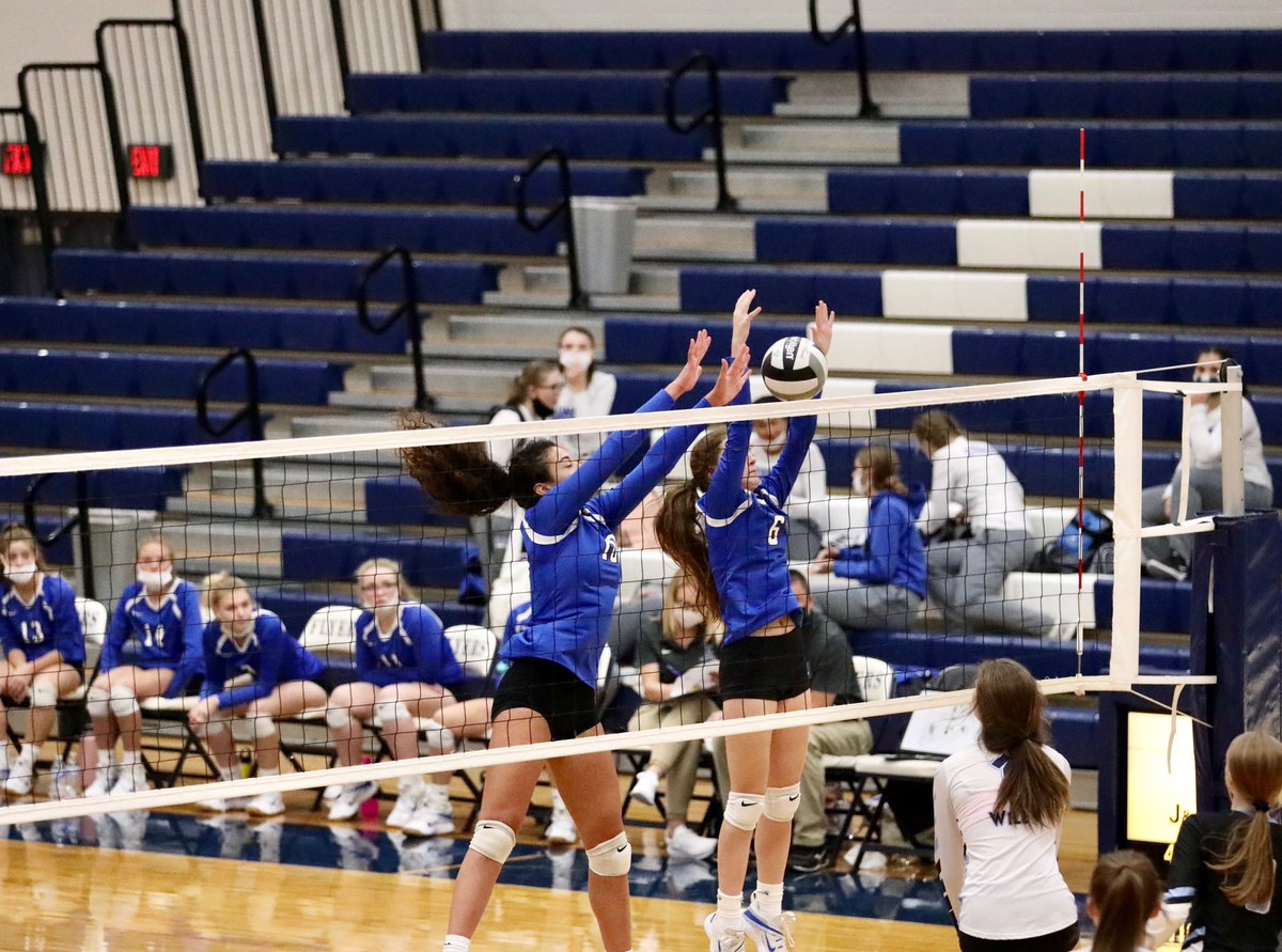 ElmwoodRoyalsVB's tweet photo. Royals VB traveled on the road to Lake tonight for some N.B.C. VB Action. The Royals rolled over and fell short in a three set sweep against the Lake Flyers. Match results are listed below:
13-25 | 13-25 | 12-25
๐๐ผ๐ฆ๐๐๐ผ
#RebuildReloadRevitalize
@ElmwoodAD
@SentTribSports https://t.co/yyV5Ran0Ac