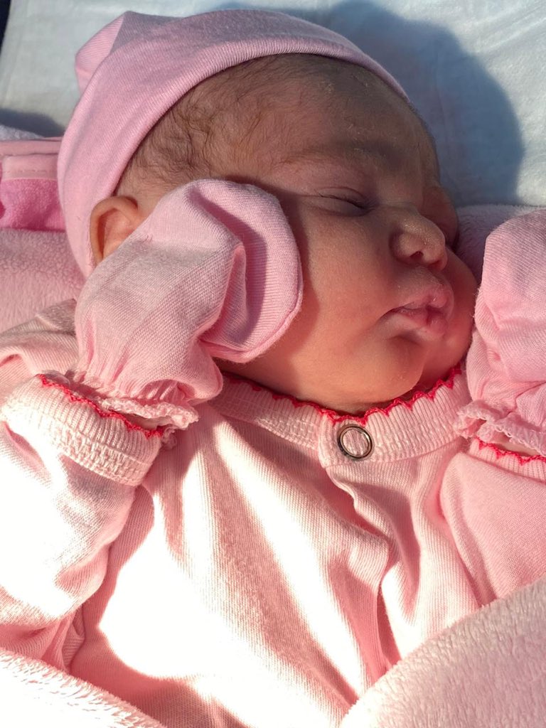 osirisdeleon's tweet photo. Mi niña Sophia le manda un beso y un abrazo a todos! https://t.co/LrCBTDDhAa