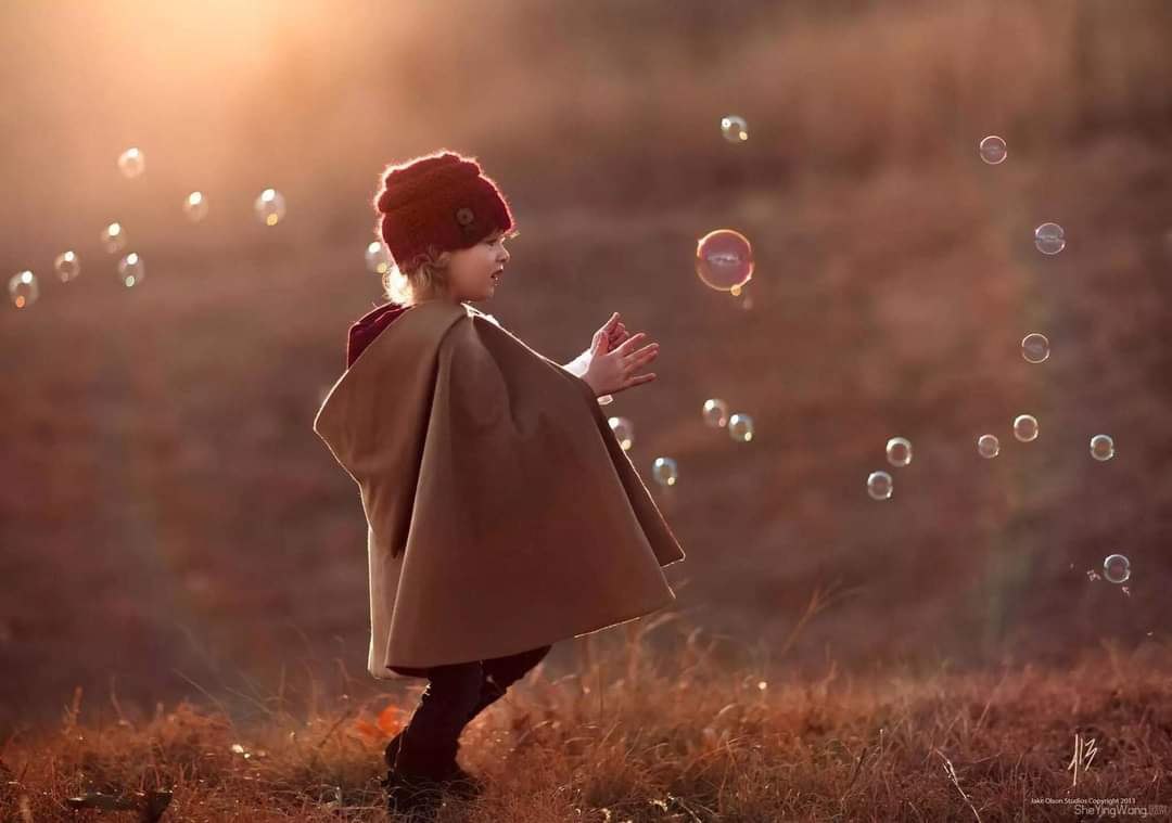 " أصدق انواع الحب :
أن تحب شخصًا، وأنت تعلم أنه لن يكون لك، وليس من نصيبك ..
تريد فقط أن تراه سعيدًا في حياته .. فقط لأنك تحبه "

#زهرة_التفاؤل
#طيب_أثرك