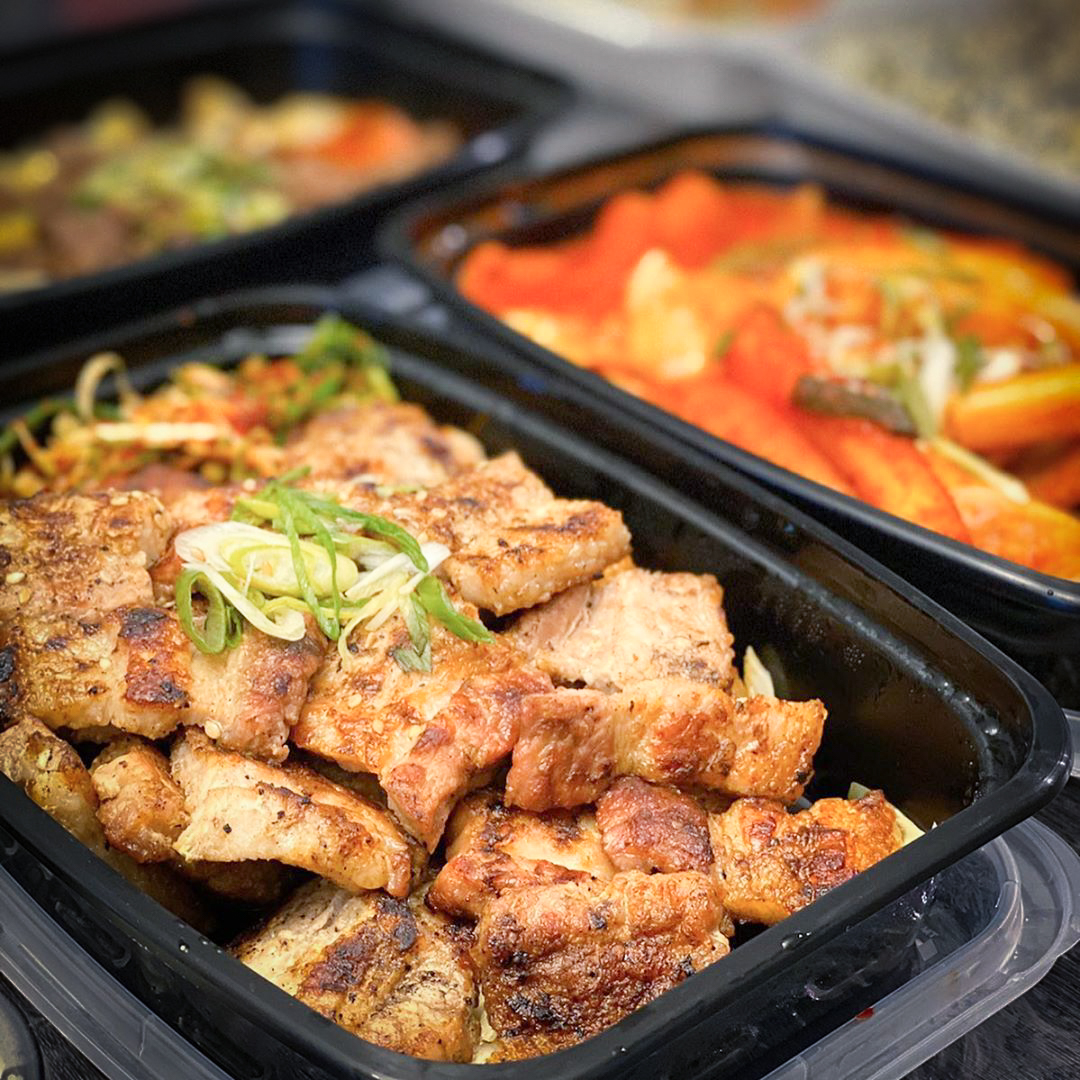 Planning to have all your faves delivered during the long weekend? Order from us directly right here: foodbooking.com/api/fb/op76k 😊️

📸: Yeg Cravings