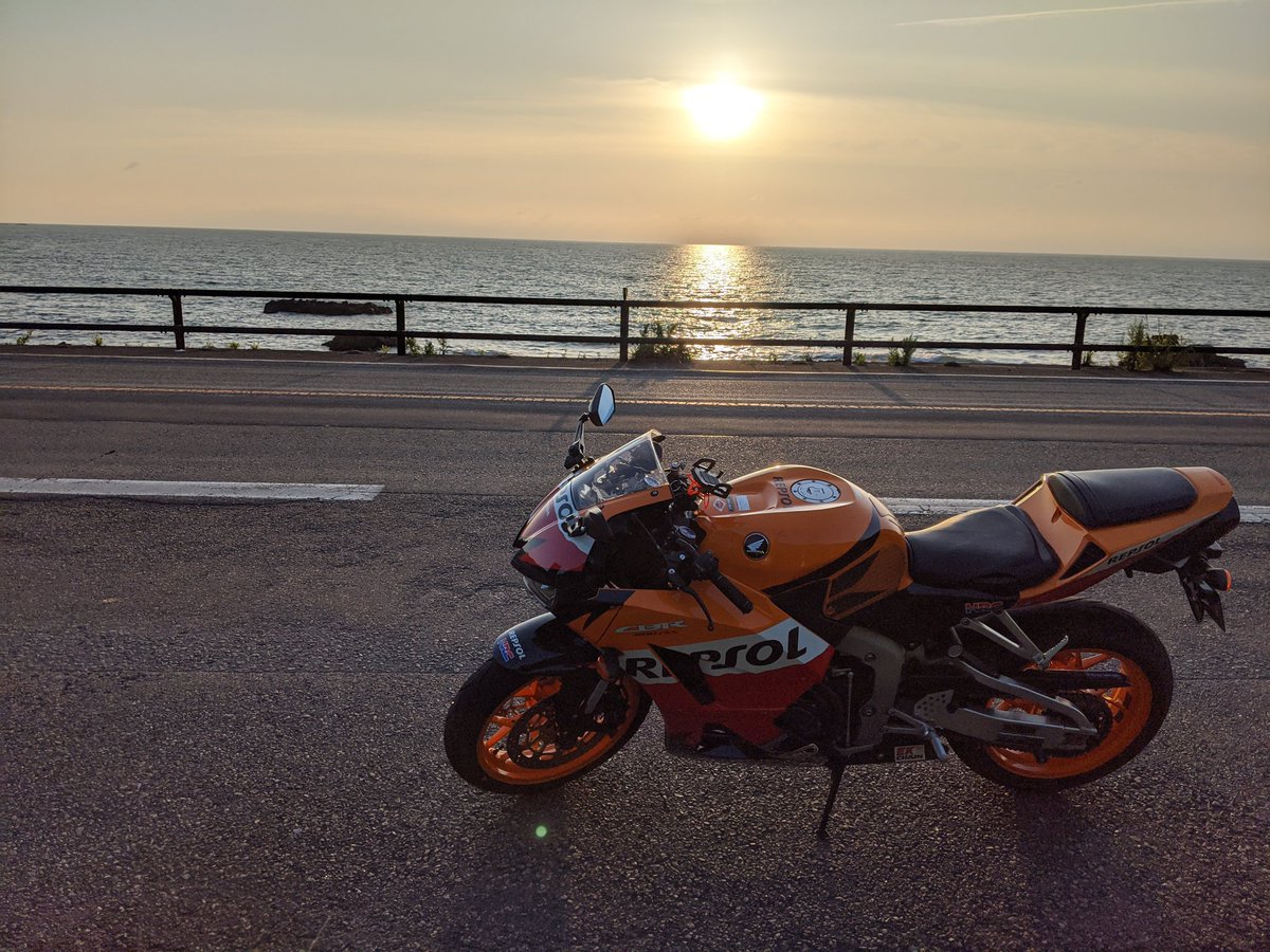 caclo3tancaru's tweet photo. いつかsprite riderさんとツーリングしてみたいなぁ。
#東北のバイク乗り
#spriterider
#CBR600RR
#山形のバイク乗り https://t.co/bEdzZlJYv4