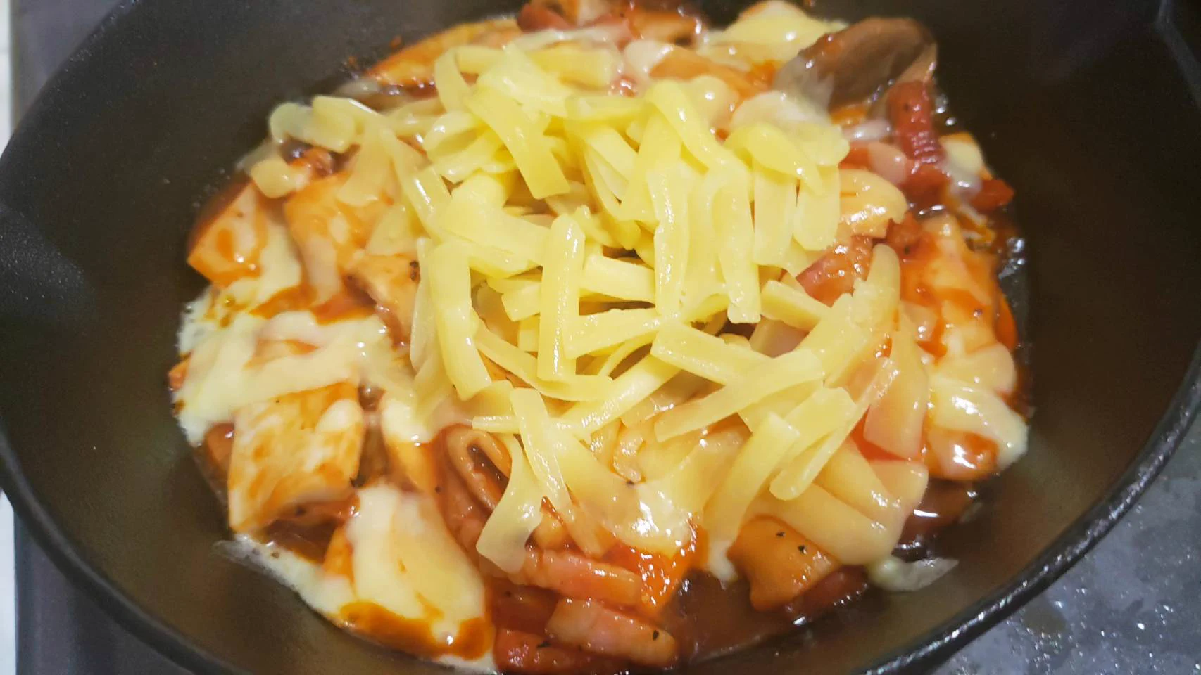 炭水化物のとりすぎが気になる人に朗報！エリンギで作る！？糖質オフのピザ