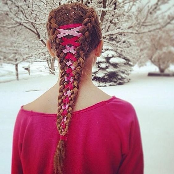 Another way Perdita likes to pretty up her hair is by weaving ribbons into the braids, both on the sides & in the back. This is most commonly done for balls & fancy banquets, but Perdita also does it when she wants to feel especially feminine.