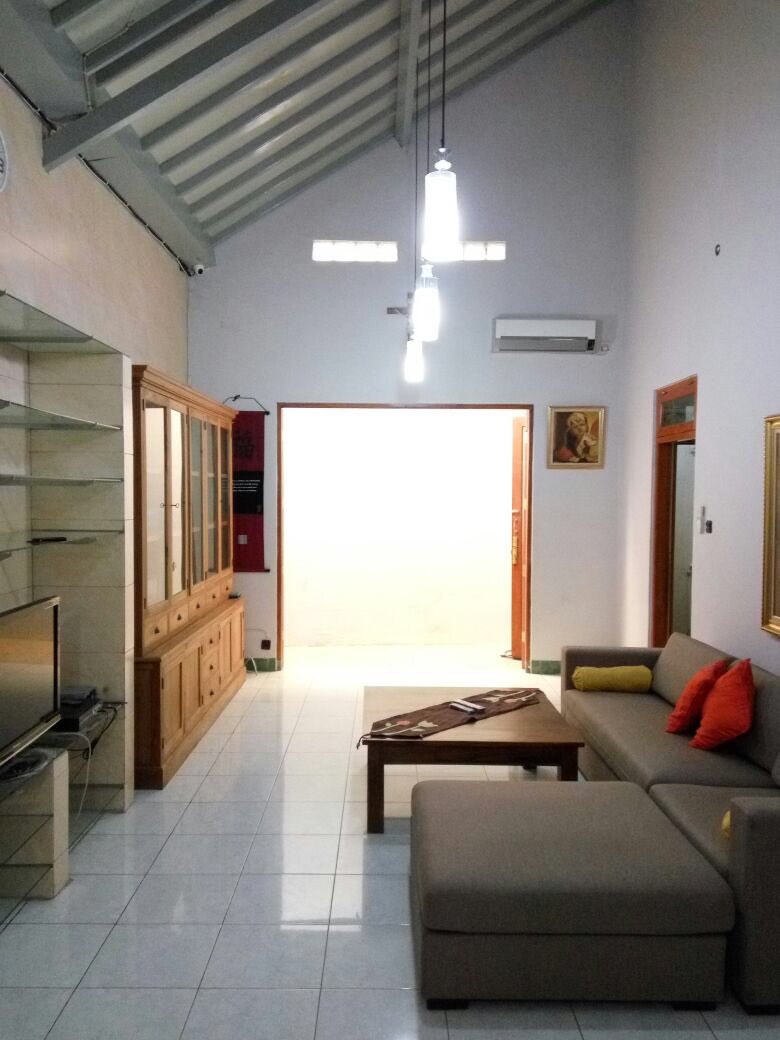 ZuAndreas's tweet photo. Wan-kawan,

Karena satu dua hal, kawan saya hendak jual rumah ini. Lokasinya di Jl. Damai, Jogja.

Sekiranya mau tanya-tanya, boleh kontak ke blionya di 0817-4179-909.

Bantu up, ya, Lurs. https://t.co/oPOwDRiCUU