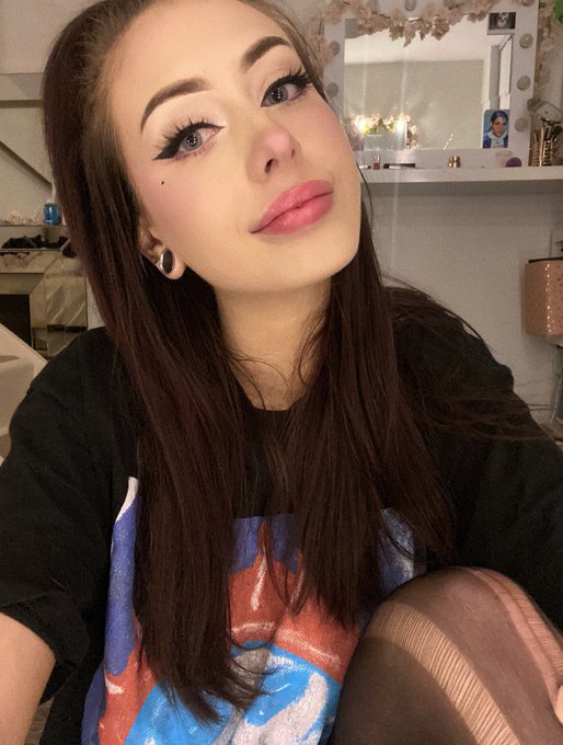 i like my makeup rn hieee https://t.co/ctCgWvhLAk