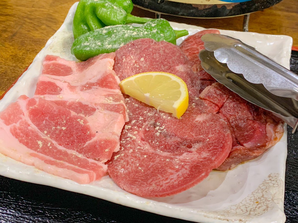 まきちゃれっと少佐 どうも水曜日の女の子です笑 今日の烈火さんのおまかせはコレでした なんとなく思い立って刺身を一切れ焼いて焼肉のタレで食べてみたwコレはコレで美味しかったww さて お昼からもがんばろ おひるごはん 炭焼食堂烈火 焼肉