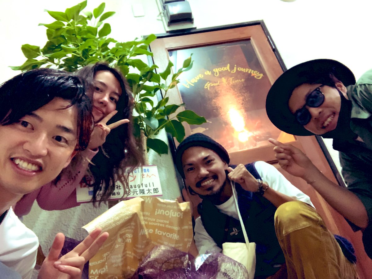 laugfull's tweet photo. 仲間@tosi096 の誕生日ということで、仲間@takastyle5 のBARのオープンお祝いに行くというデンジャラスなバースデイトリップを無事遂行し、やっと呟く隙ができたので改めて。おめでとうだ馬鹿野郎！！とりあえずだ、次は何企みますか！？この1年、走り抜く準備できてますか？#30歳まであと363日 https://t.co/Fshsz5CVxk
