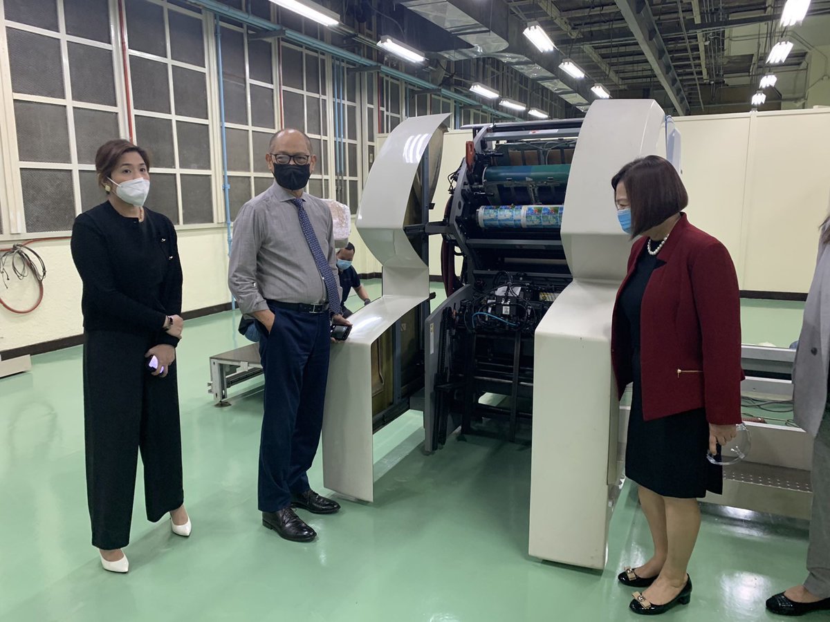 SecBenDiokno's tweet photo. Today (Oct. 7th), I inspected the offset printing, card body punching, and collating machines that will be used to print the National ID. BSP has been tasked to print the ID cards. https://t.co/X7CNSWLyzO