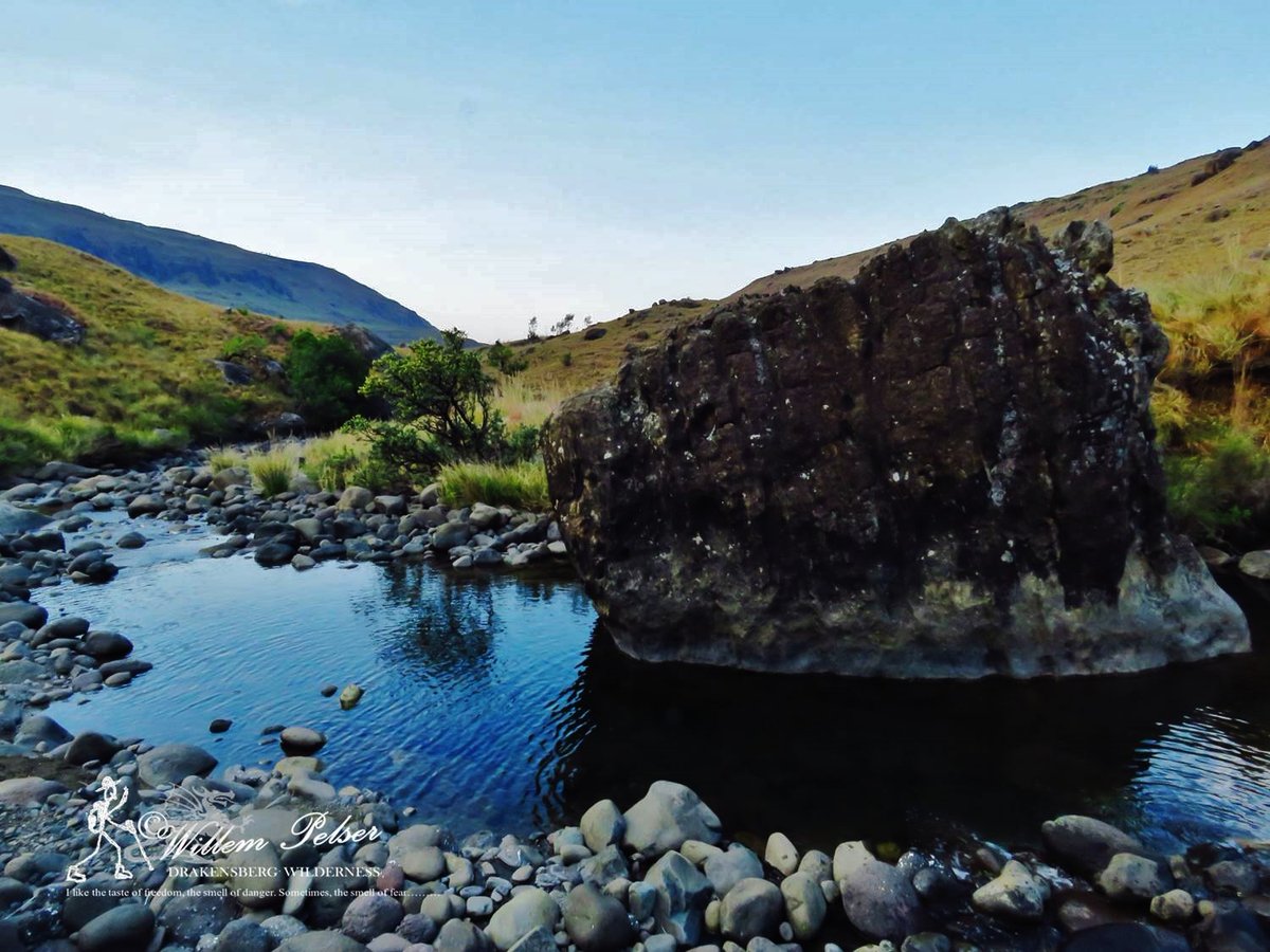SamtashTwo's tweet photo. Let the silence, solitude and beauty grab hold of your soul - it is what it is.......
KZN Drakensberg Wilderness. https://t.co/8qdGPoUTs5