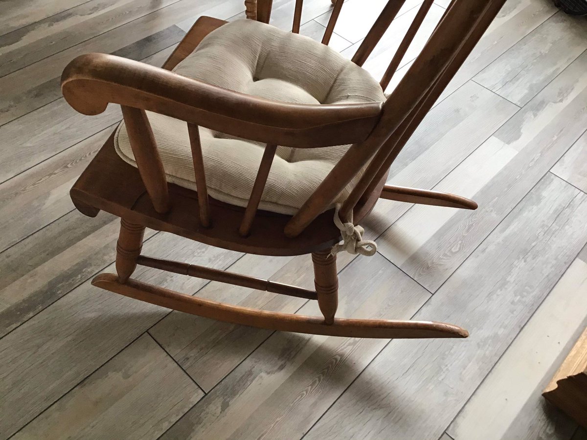 Songplaces's tweet photo. Long-tail cat
Sittin’ by the old rockin’ chair...
He don’t realize that
There’s a danger there...
@logginsmessina
@jim_messina
#agedwelllyric
#timelesslyric
#lyric #classicrock https://t.co/egNi2oO2sk