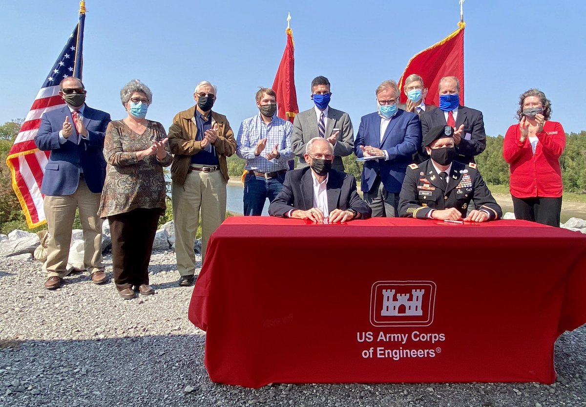 MemphisDistrict's tweet photo. #usacemvm COL Miller met with US Cgrsmn Kustoff and State Leaders during a Proj Coop Agreement Amendment Signing Ceremony @ the NW TN Harbor 10/6. Visit https://t.co/8z7dtZfyhr for details
#success #partners #partnership #tennesseestrong #usacestrong #harborstrong https://t.co/m4bfFHk7KF