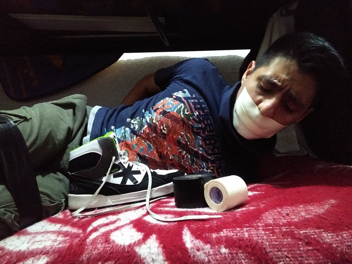Mexkidnap's tweet photo. Amo cómo la cinta de #microespuma aprieta mi cara //
I love how #microfoam tape squeeze my face https://t.co/47sQpoZwrs