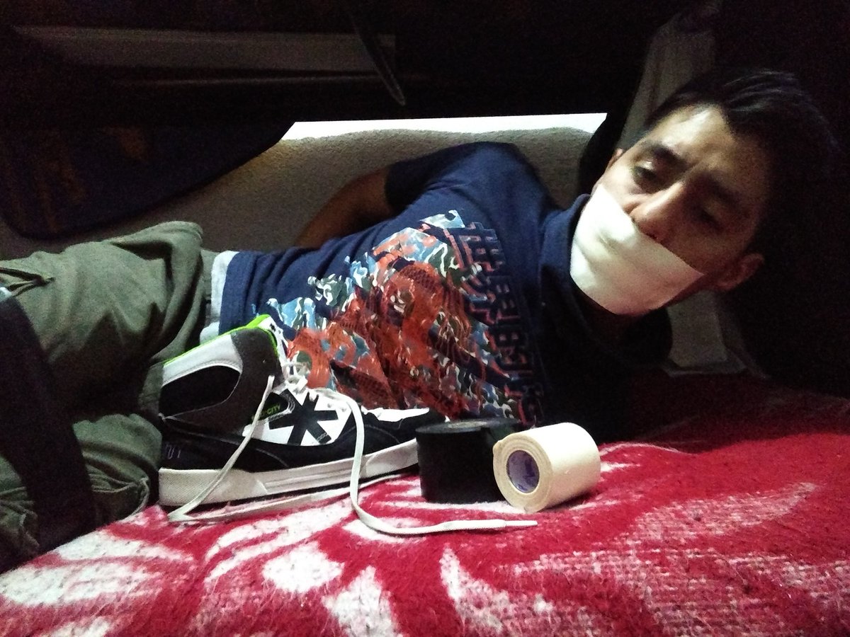 Mexkidnap's tweet photo. Amo cómo la cinta de #microespuma aprieta mi cara //
I love how #microfoam tape squeeze my face https://t.co/47sQpoZwrs