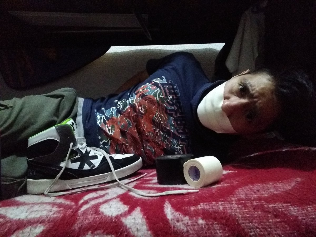Mexkidnap's tweet photo. Amo cómo la cinta de #microespuma aprieta mi cara //
I love how #microfoam tape squeeze my face https://t.co/47sQpoZwrs