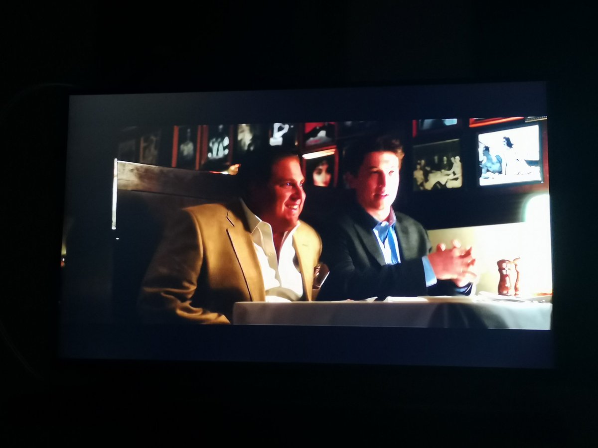 isacarleal's tweet photo. War dogs en netflix, humor gringo estilo super cool jajajaja #isatip https://t.co/YEjOfb91nJ