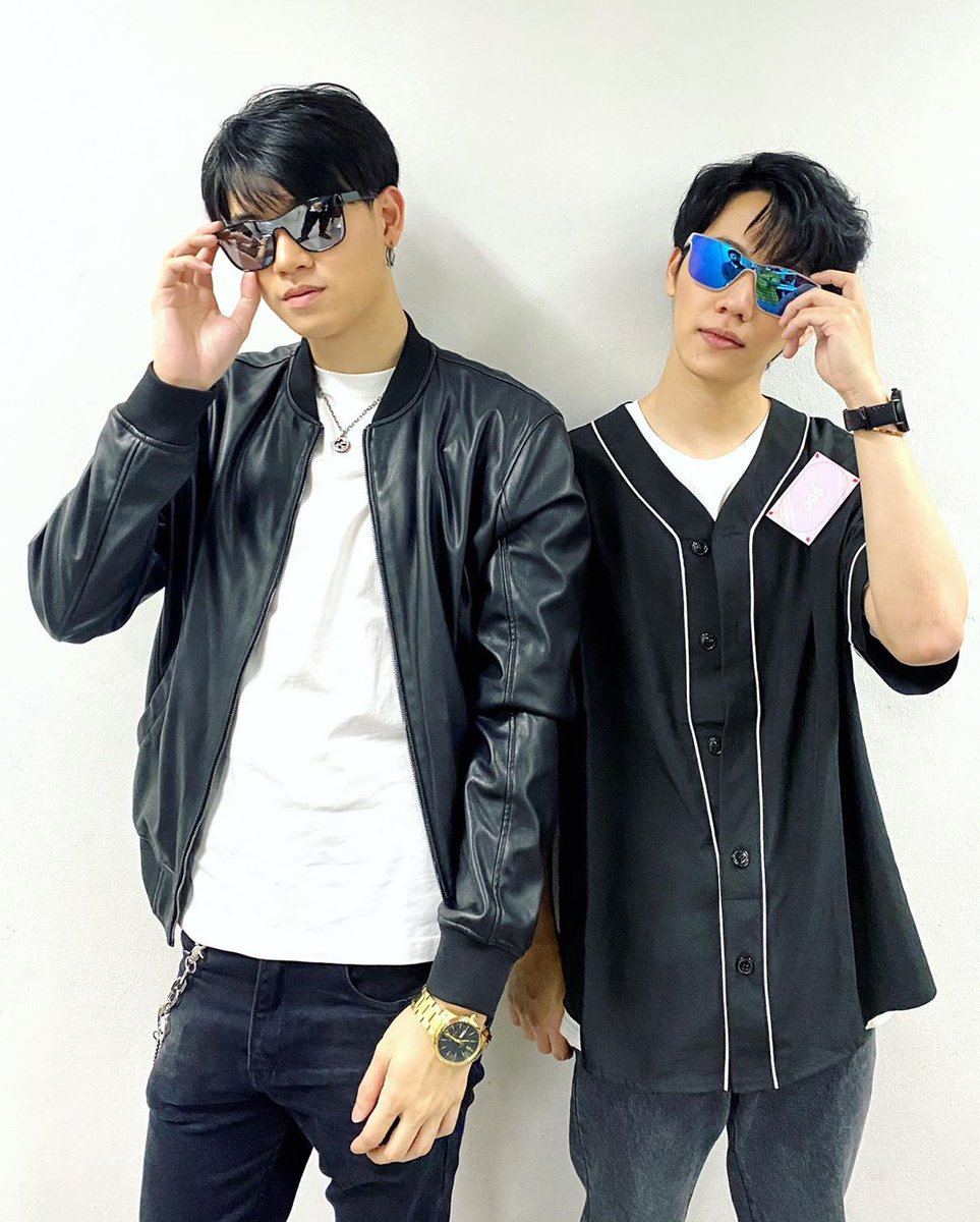 เมื่อวานงานเเว่น Deckfunglasses 
วันนี้งานนาฬิกา  Armitron
หล่อเทห์เหมียนเดิม เพิ่มเติมคือเปลี่ยนท่า😄😁

///ไอ่บ้าเน่ยยย ค่ตจ๊าบเลยง้าบลวกเพ่😎😎

#หยิ่นวอร์ #yinyin_anw #warwanarat