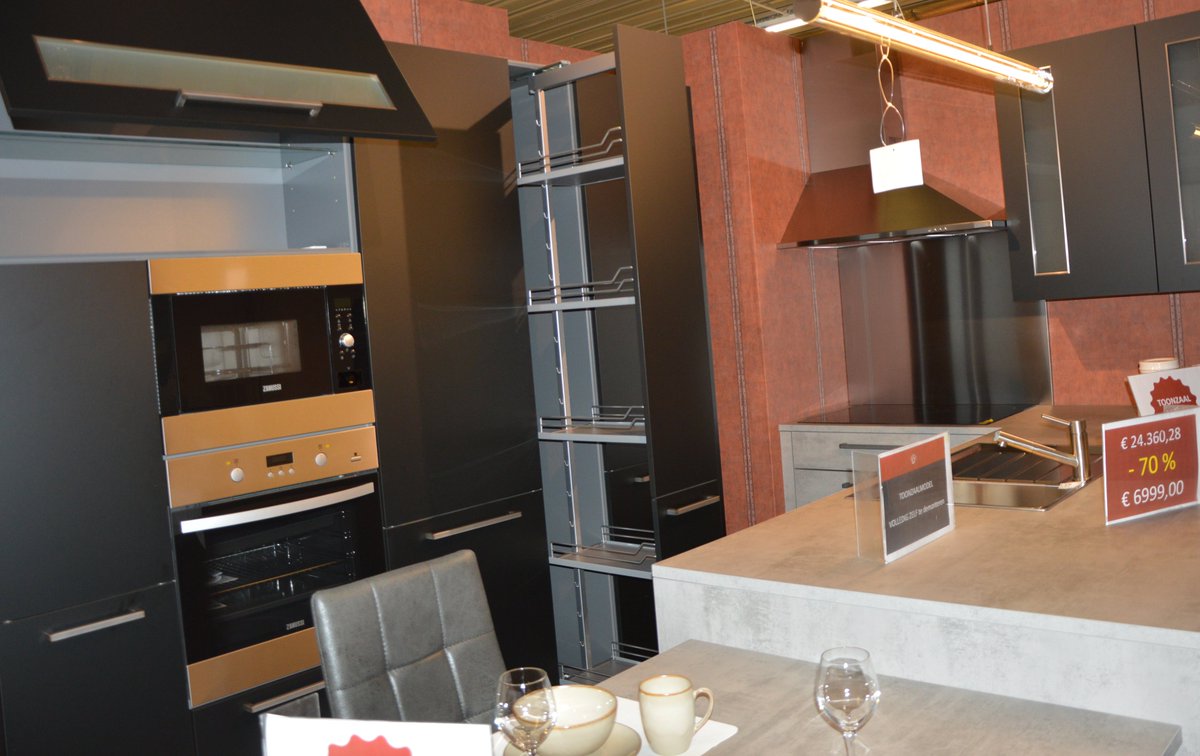 Zelfbouwmarkt's tweet image. 👍 Uniek aanbod: prachtige toonzaalkeuken aan een bodemprijs! 🔥👍 Kom ze ontdekken in de showroom! 🎉👊
#toonzaalkeuken #stuntprijs #onklopbareprijzen #zelfbouwmarkt
zelfbouwmarkt.be/nl/assortiment…