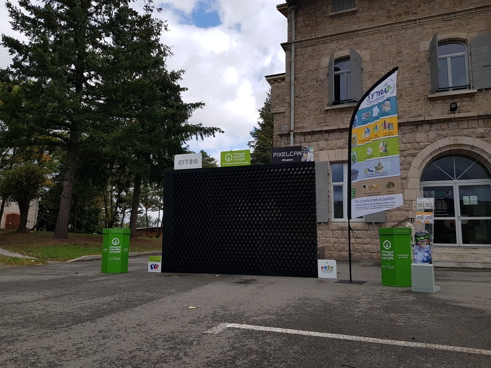 SYTRAD1's tweet image. Le Sytrad est en place au Foyer de vie la Roche des Vents à Roiffieux❗
Mais quelle fresque va t'on découvrir avec la pose des canettes ❓ vous le découvrirez dans une prochaine parution 😉

@citeofrance #PixelCan @LesConnexions
@chaquecanette
#tri #trier #canettes #recycler