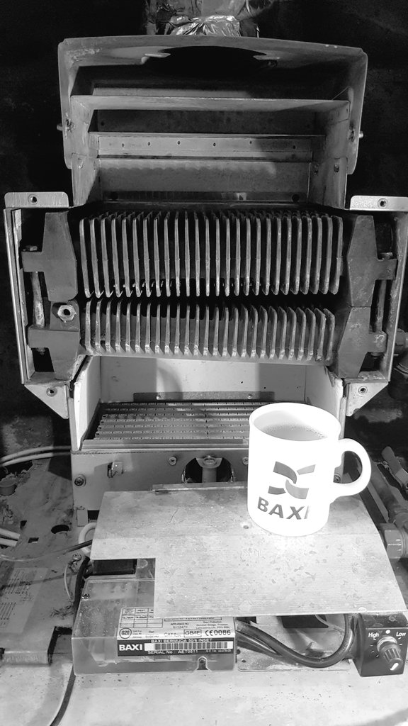 When your working in a old plumbers house 

What a picture 😍😍😍

Look at that original cup!!!

This could be 20 years ago 💪

<a href="/baxiboilers/">Baxi UK & Ireland</a> 
<a href="/pbplumber/">P B Plumber</a> 
@ThePeakyPlumber 
<a href="/ptrotman_baxi/">Combi King</a>