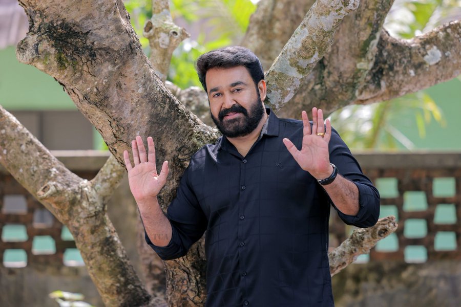 ZindabadhSSMB's tweet photo. Can I Get 50 Retweets 🔥

#10YearsForKhaleja
#4YearsOfIHPulimurugan #SarkaruVaariPaata @urstrulyMahesh @Mohanlal https://t.co/uoD0BY286w