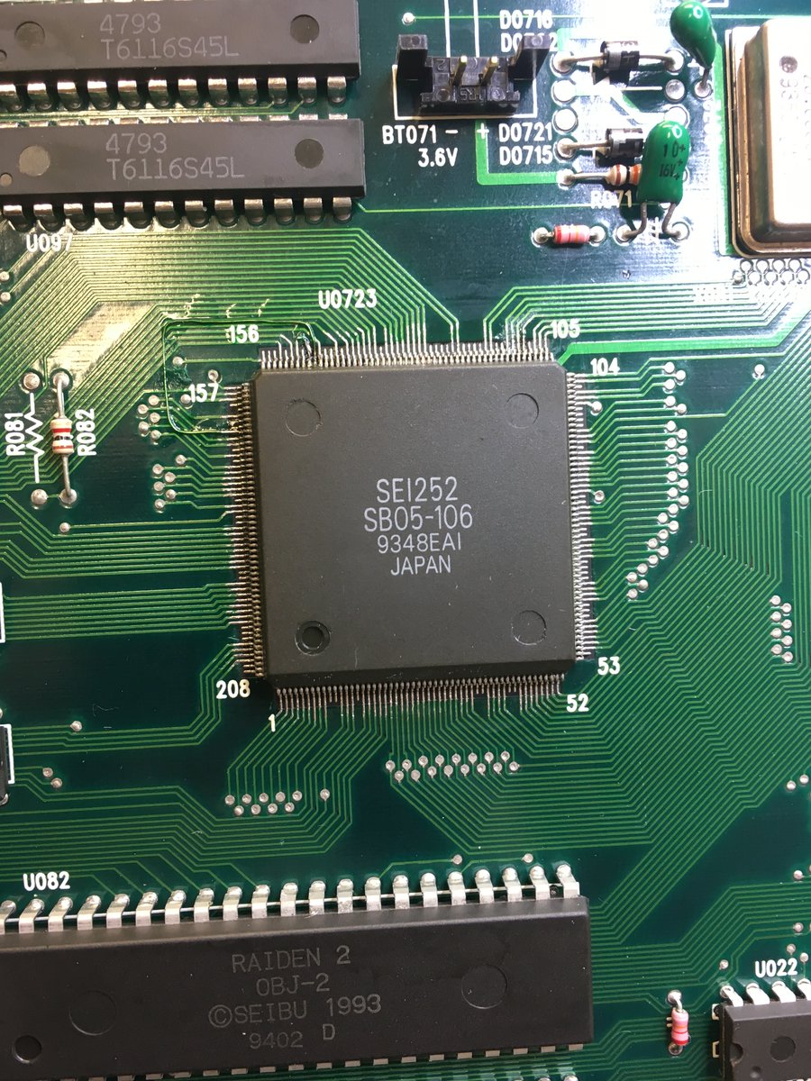 RepArcade's tweet photo. #Réparation #arcade d'un #Raiden2, sur une #PCB saveur rouille/coca 😋, avec le custom SEI252 qui s'est ramassé un court-circuit entre deux pins⚡️💥 🔥. L'une d'elle a fondu en emportant avec elle deux pistes situés en dessous 😱. 
Avec un bon nettoyage et un peu d'amour : https://t.co/rTby2JrrCw