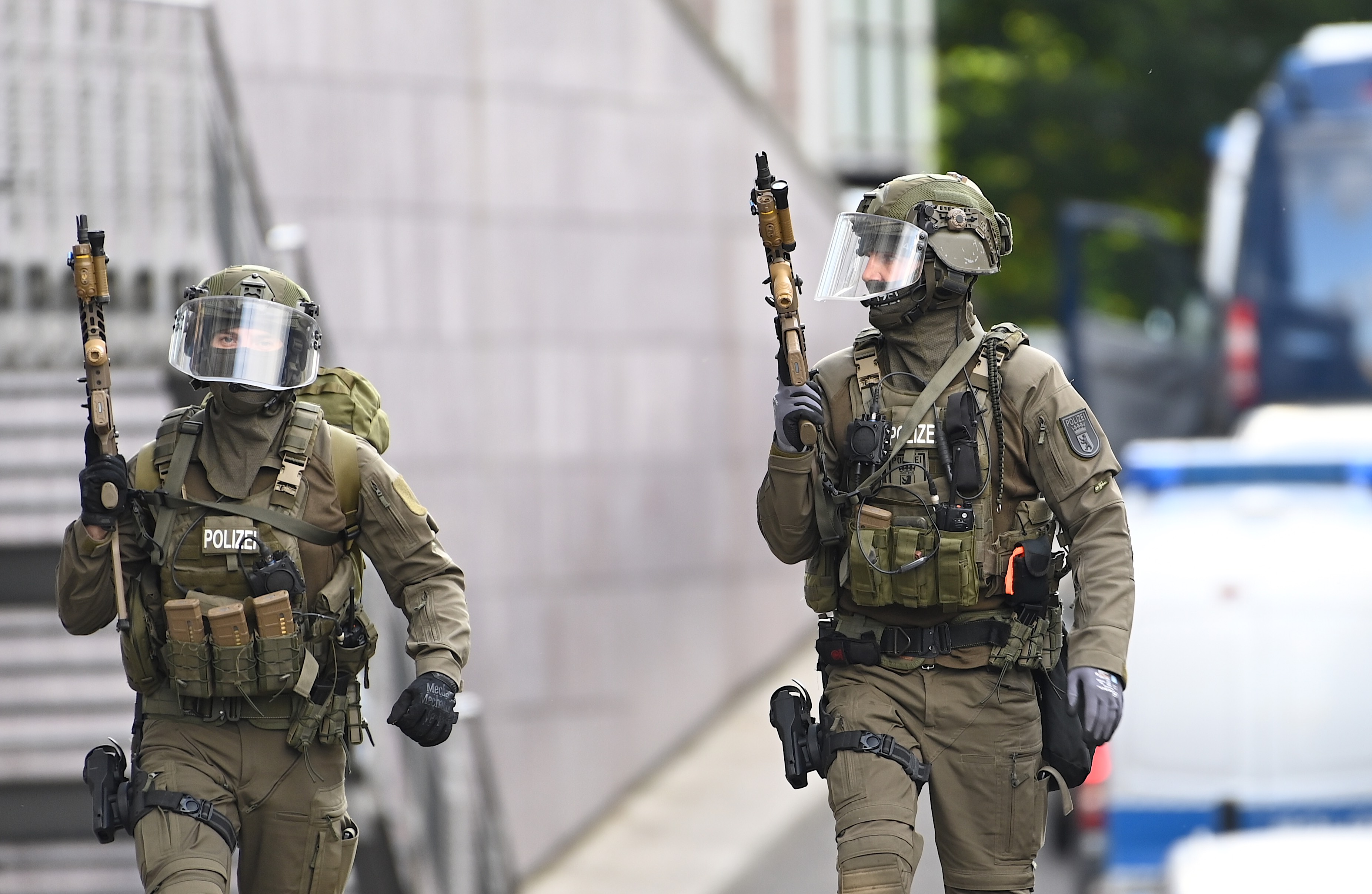 Southwood T Co Oyyiqh63bm ドイツの警察の人がシグザウエルのmcxという超かっこいい鉄砲を持っています T Co Qhehiuqnsb Twitter