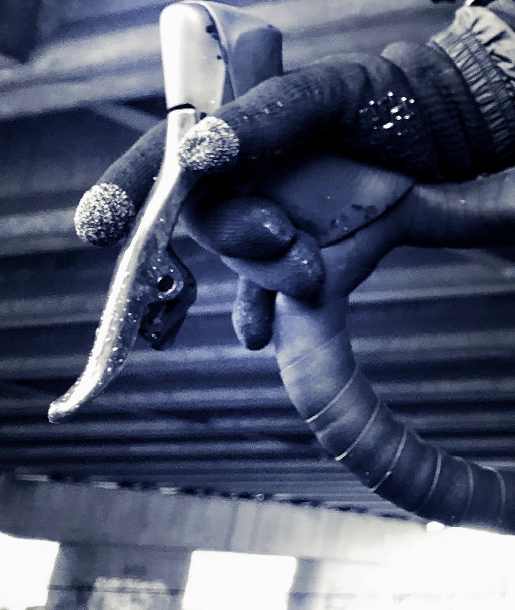 Mooie dingen maken. Stay tuned!

#mountainpains #bergpijn #sffr #sportfilmfestivalrotterdam #lantarenvensterrotterdam #lantarenvenster #wielercafepanache