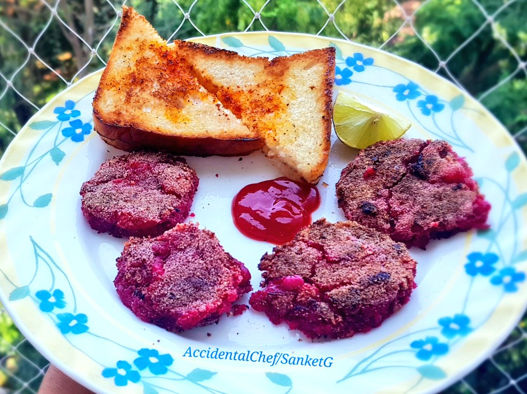 GardeSanket's tweet photo. Today's Breakfast
#Homemade
Colourful, tasty, healthy
#BeetrootCutlet served with toast
😋😋👨🏻🍳😍 https://t.co/kG2c3i1R4P