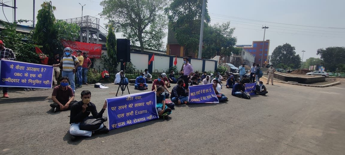 rail_karmachari's tweet photo. WCR ALP को joining दो ट्रेनिंग start करो!!!
 
@wc_railway @drmjabalpur @BhopalDivision @drmkota @drmcrngp @wcreujbp @RailMinIndia @PiyushGoyalOffc @DrmAjmer @DrmAjmer @drmncrald  @TheLallantop @ndtvindia @ravishndtv @RajKuma31832390 https://t.co/jCYXnr2sod