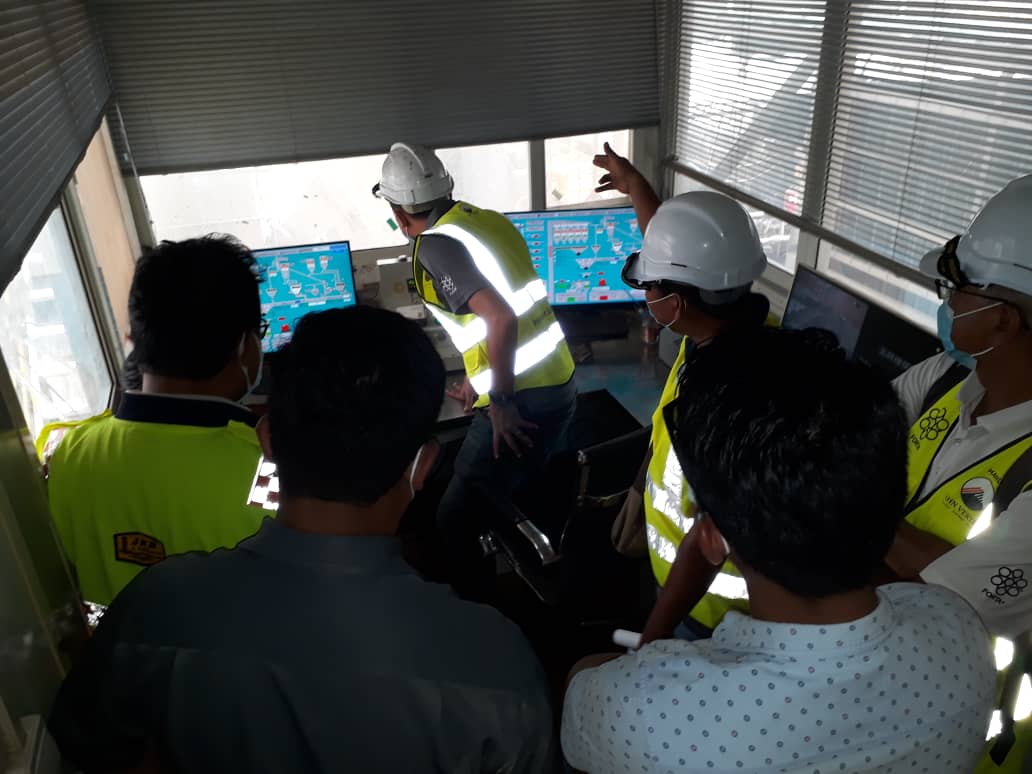 AHNVertex's tweet photo. 06102020 - Plant Trial Super Fiber Mix (SFM) #TeamAHNVertex
Bersama pihak JKR Daerah @jkrktganu, Konsesi Penyenggaraan Jalan Persekutuan Zon Tengah - Timur @Roadcare_Msia dan Konsesi Penyenggaraan Jalan Negeri Terengganu @AHTNUC_TSRM
Di Blacktop Industries Sdn Bhd, #Gebeng https://t.co/QzfgPzsI7M