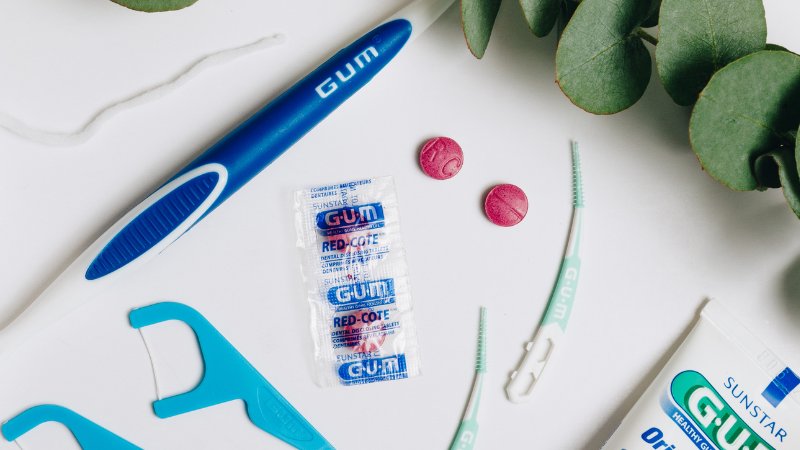 Shine a light on all the little places you could be missing.
Tasty and easy-to-use, Sunstar GUM’s disclosing tabs highlight plaque on tooth surfaces.
Find them at Dis-Chem and pharmacies. bit.ly/2wgC2Yi