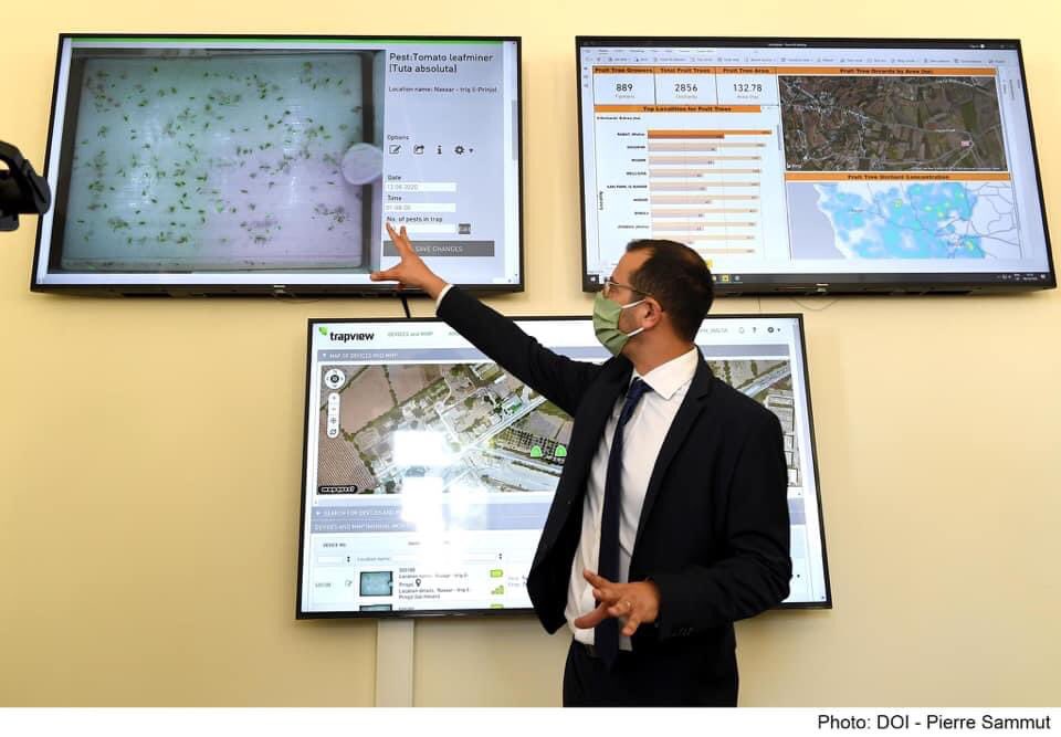 A new Center for Agricultural Research and Innovation, #Agrihub, inaugurated together with @stefanzrinzo in Għammieri, aiming to help #farmers monitor, prevent and predict deceases based on use of #ArtificialIntelligence. Investing in future of farmers!